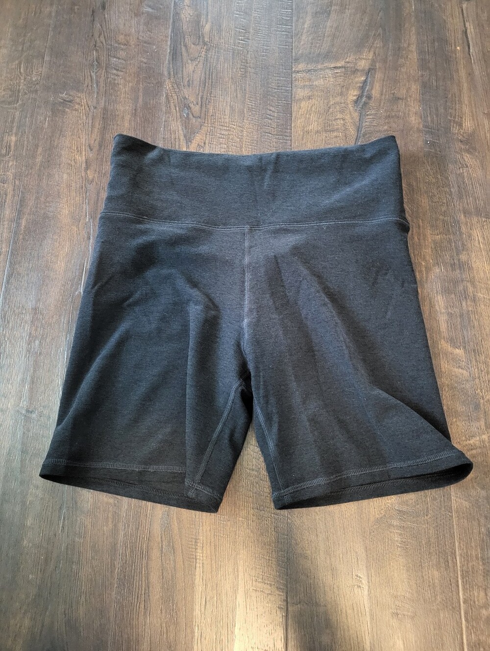 Vuori Womens Clean Elevation Short Charcoal Heather High Waist Biker Shorts Medi